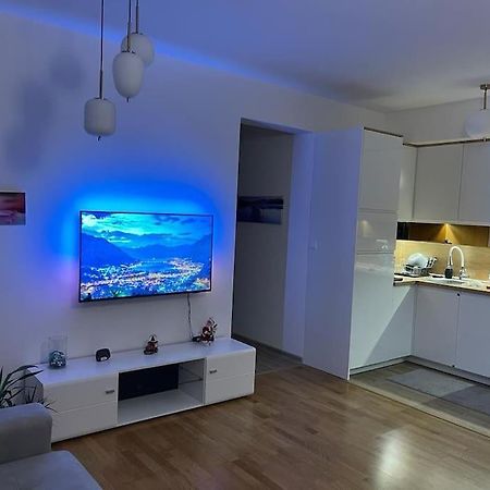 Modern Seaside Apartment With Balcony Tale Apartment Kotor Exterior foto