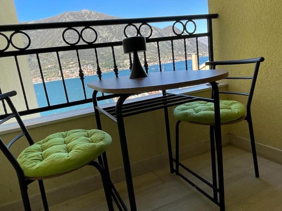 Modern Seaside Apartment With Balcony Tale Apartment Kotor Exterior foto