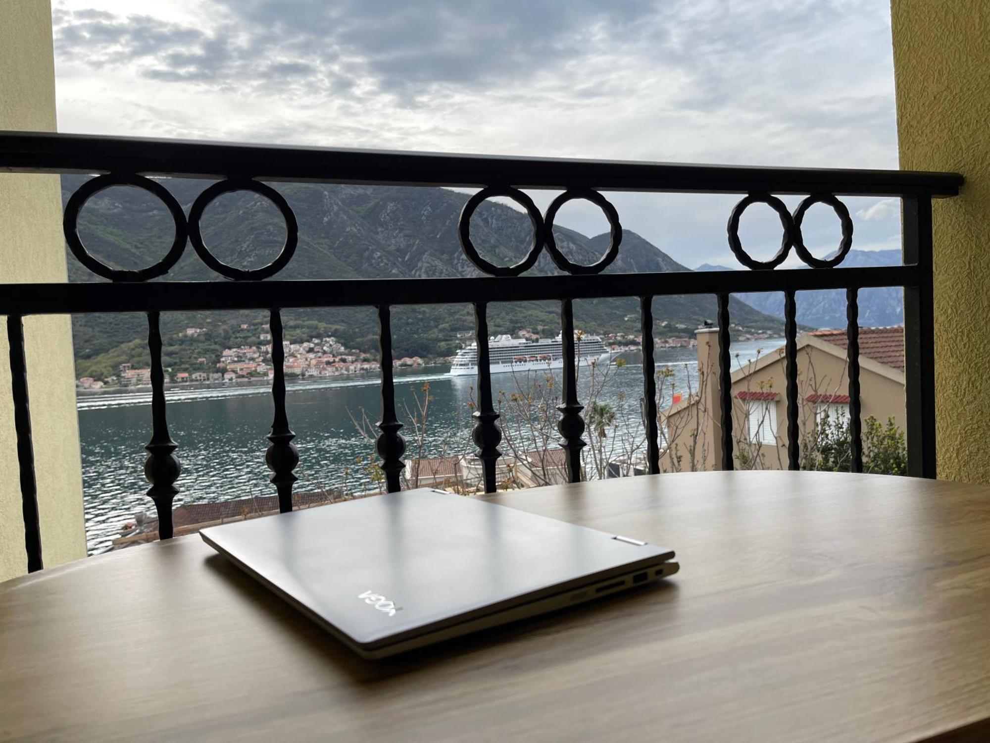 Modern Seaside Apartment With Balcony Tale Apartment Kotor Exterior foto